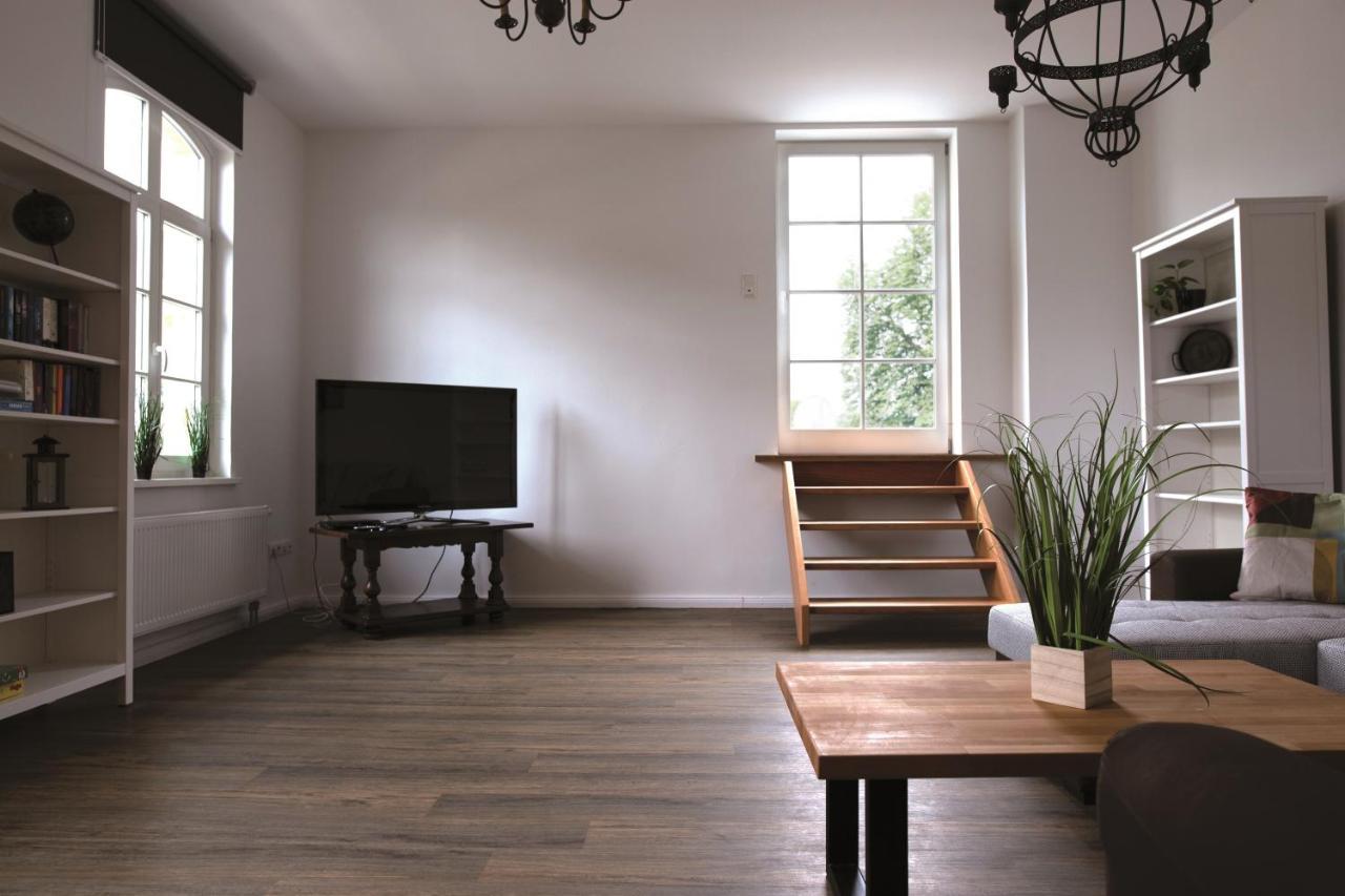 Ferienwohnung Im Bahnhof Luegde Esterno foto